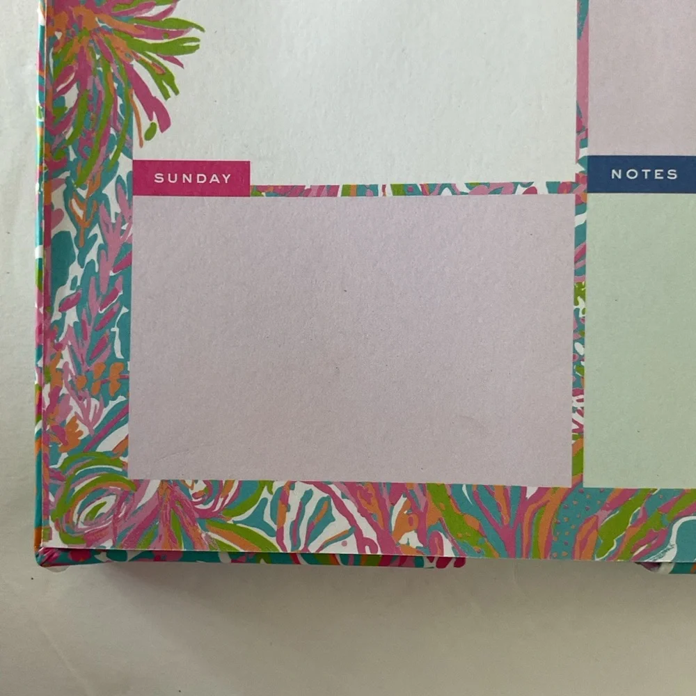 Lilly Pulitzer Weekly Desk Pad in Totally Blossom Print. NWOT
